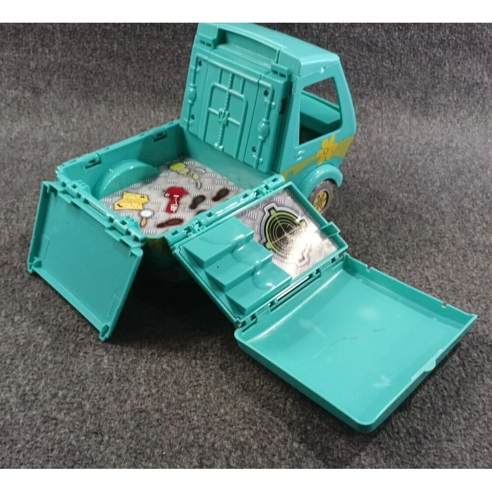 Hanna Barbera Scooby Doo The Mystery Machine Van Unfolds by Character Options